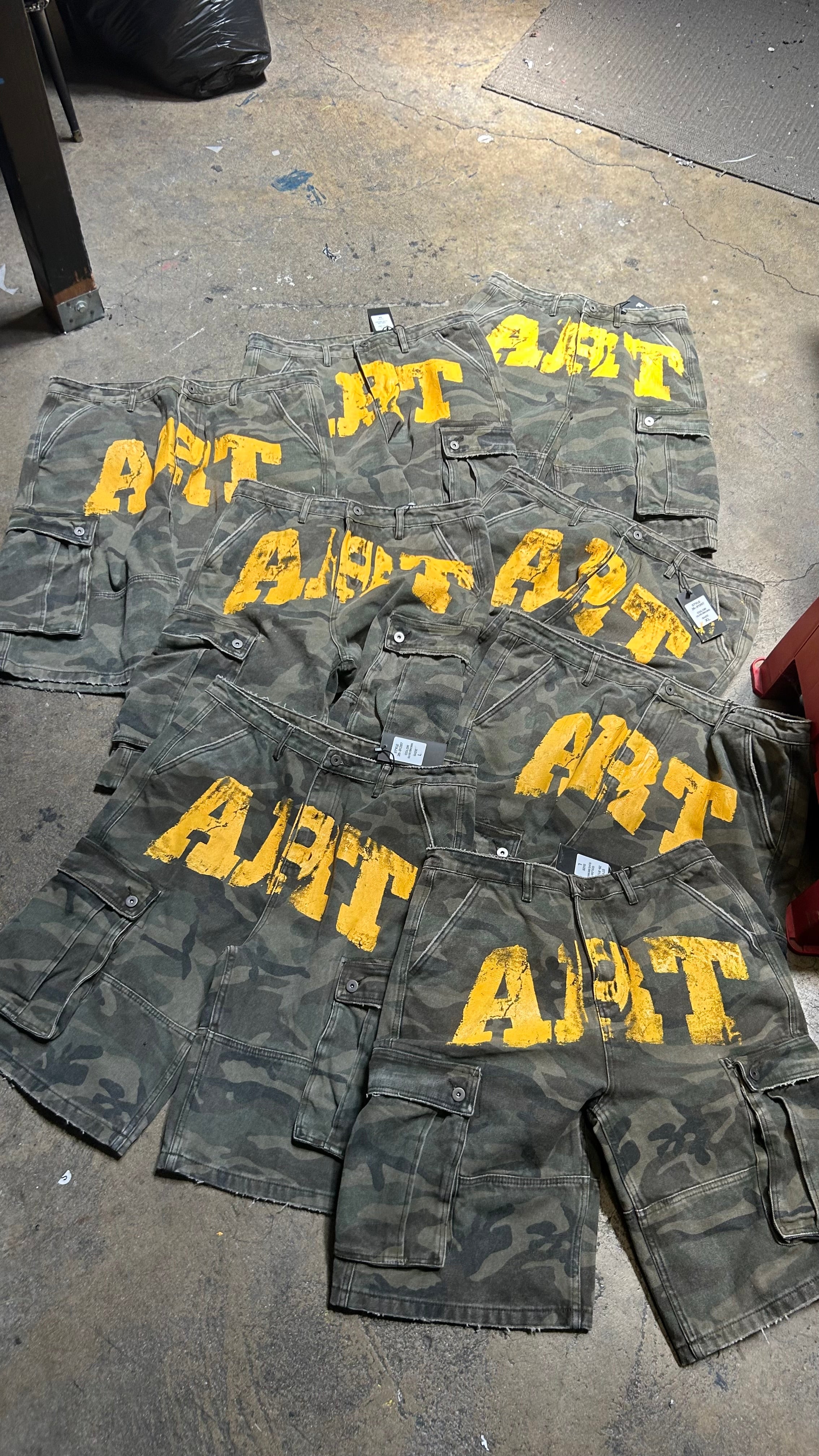 ART CARGO DENIM SHORTS
