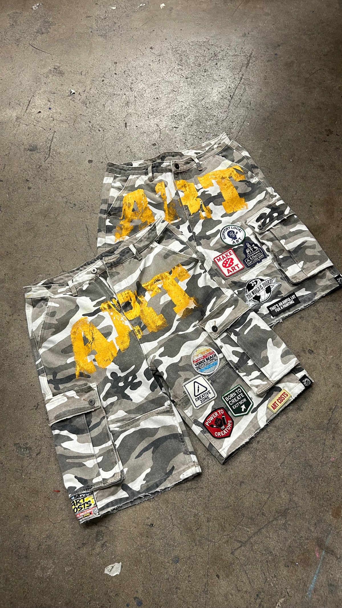 ART CARGO DENIM SHORTS